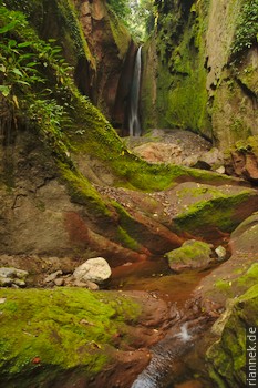 Wasserfall im Amboro-Nationalpark