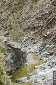Barranco de las Angustias Verkippte Sills und Gänge im Inneren des angehobenen Tiefseeberges