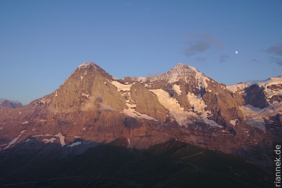 Eiger, Mönch und (unter dem Mond) Jungfraujoch