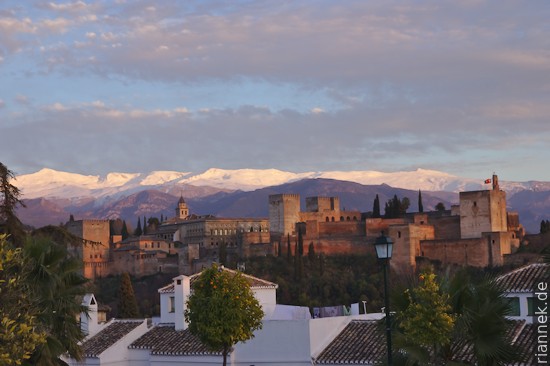 Blick über Alhambra zur Sierra Nevada