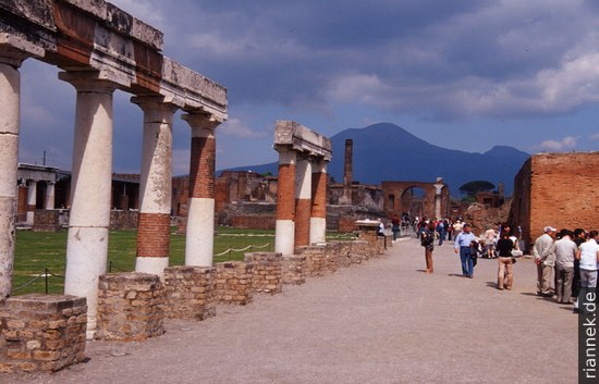Pompeii mit Vesuv