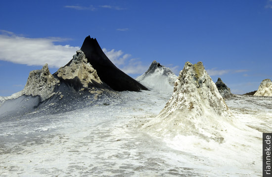 Hornitos in the crater of Oldoinyo Lenga