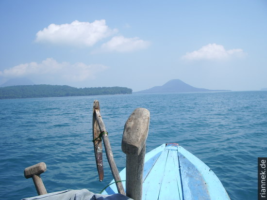 Auf einem Einbaum zum Krakatau