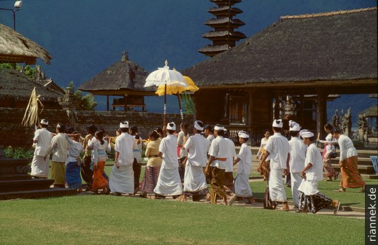 Ceremony on Lake Bratan