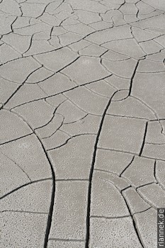 Dry cracks