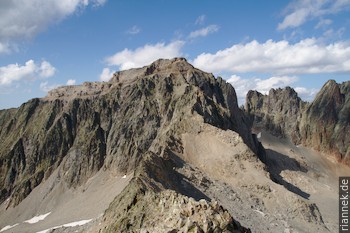 Aiguille Belvedere Hier liegt noch eine Kappe der Sedimentbedeckung auf dem Grundgebirge des Aiguilles-Rouges-Massivs