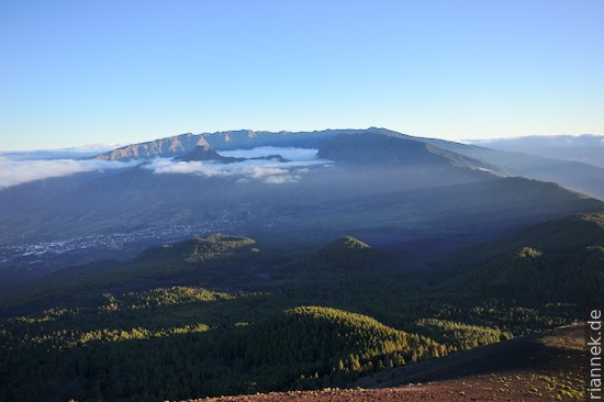 Das Tal von Los Llanos und die Caldera de Taburiente vom Birigoyo