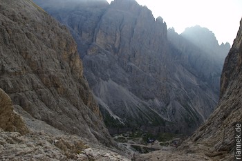 schräge (Riffhang) und waagrechte (Lagune) Schichten Gartlschlucht im Rosengarten