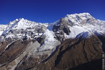 Kimshung (6760 m) and Dragboche (Yansa Tsenji, 6562 m) from Kyanjin Ri