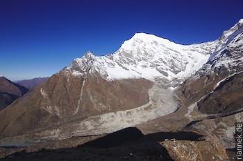 Langtang Lirung (7234 m) vom Kyanjin Ri