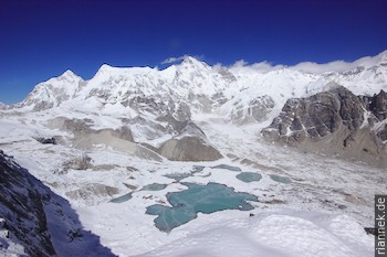 Cho Oyu and 6th lakes from Ngozumpa Tse