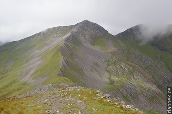 Folded quartzite on Na Gruagaichean (Marmores)