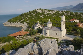 Kloser auf der Insel bei Murići