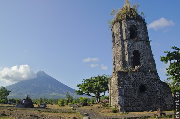 Mayon und Ruine Cagsawa