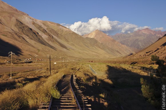 tracks near Puente del Inca