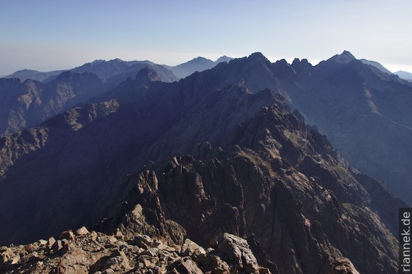 Blick von Paglia Orba auf Cirque de la Solitude und Monte Cinto