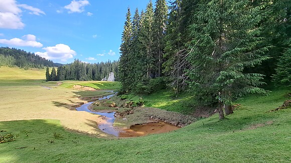 Ponor on the Padis Plateau